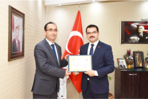 Şuhut Devlet Hastanesine Teşekkür: Başarı Belgelerini  Kaymakam Harun Reşit Han Takdim Etti