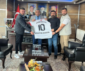 ORTAPlNAR GENÇLİK SPOR KULÜBÜ YÖNETİCİLERİ  ŞUHUT BELEDİYE BAŞKANI MUHİTTİN ÖZAŞKIN’I ZİYARET ETTİ