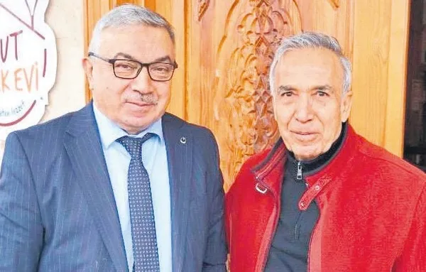 ÜNLÜ GAZETECİ YAVUZ YILIN SON GÜNÜ CEMİL ÇİÇEK İLE BİRLİKTE ZİYARET ETTİĞİ ŞUHUT’U ANLATTI