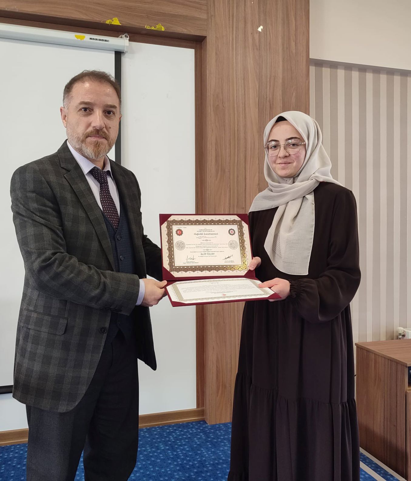 Şuhut’ta Hafızlık İcazet Sevinci: Genç Hafızlara Belgeleri Takdim Edildi