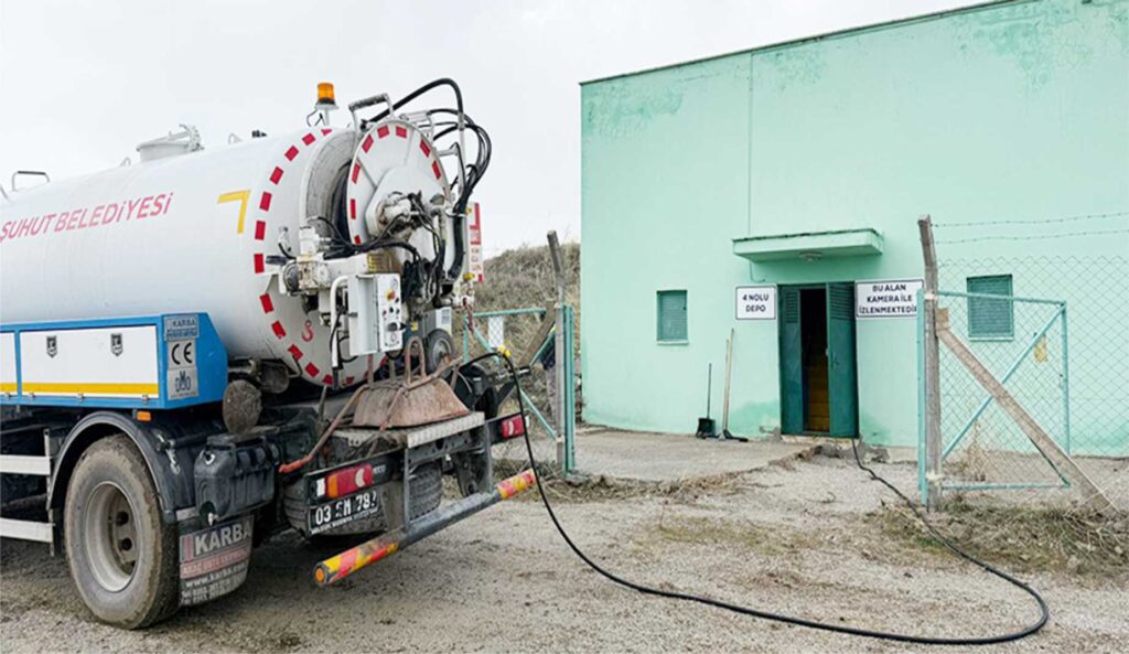 Şuhut’ta İçme Suyu Depolarında Kapsamlı Temizlik Ve Bakım Çalışmaları Yapılıyor