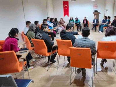 ŞUHUT DEVLET HASTANESİ’NDE SAĞLIK ÇALIŞANLARININ MOTİVASYONUNU ARTIRMAYA YONELİK TOPLANTI GERÇEKLEŞTİRİLDİ