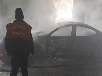 İsalı Köyü’nde Park Halindeki Araç Alevlere Teslim Oldu:İtfaiye Ekipleri Zamanında Müdahale Etti