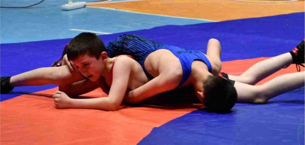 KARAADİLLİLİ KÜÇÜKLER, SERBEST GÜREŞİL ŞAMPİYONASINDA TARİH YAZDILAR