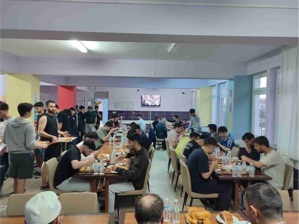 Şuhut KYK Erkek Yurdu’nda Ramazan Bereketi: Öğrenciler İftarda Bir Araya Geldi