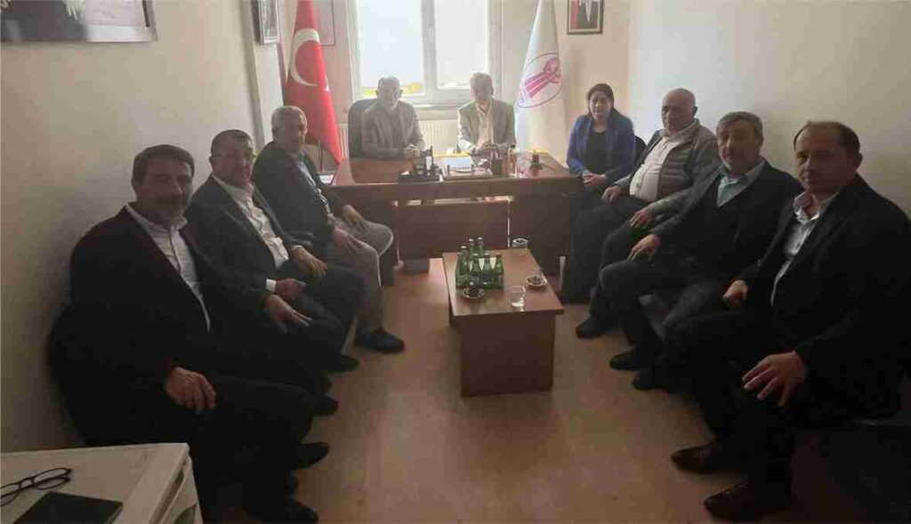Afyonkarahisar Esnaf ve Sanatkarlar Odaları Birliği Başkanı Cengiz ÜSTÜN, Şuhut Esnaf ve Sanatkarlar Odası Başkanı Ahmet AKDAĞ’ı Ziyaret Etti
