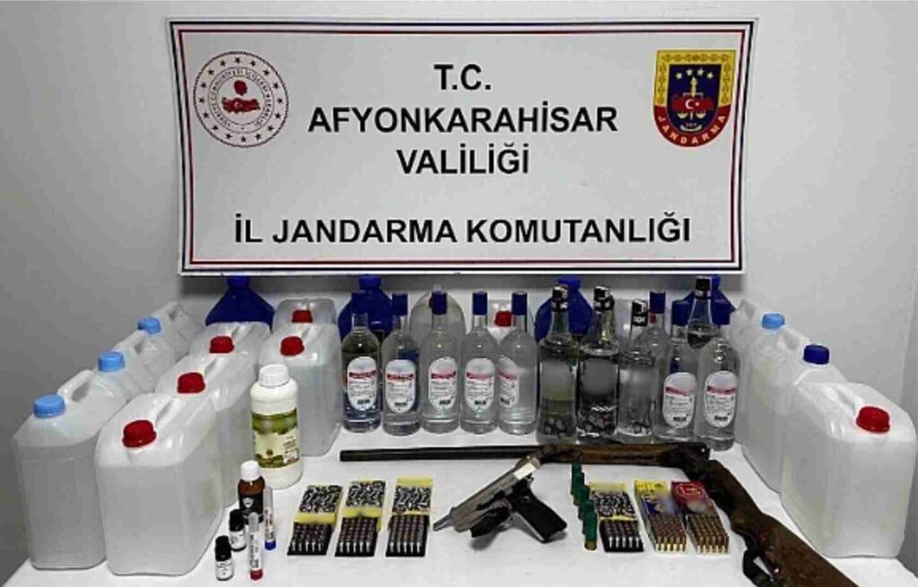 Şuhut’ta Jandarma Baskını: Kaçak Alkol ve Mühimmat Ele Geçirildi