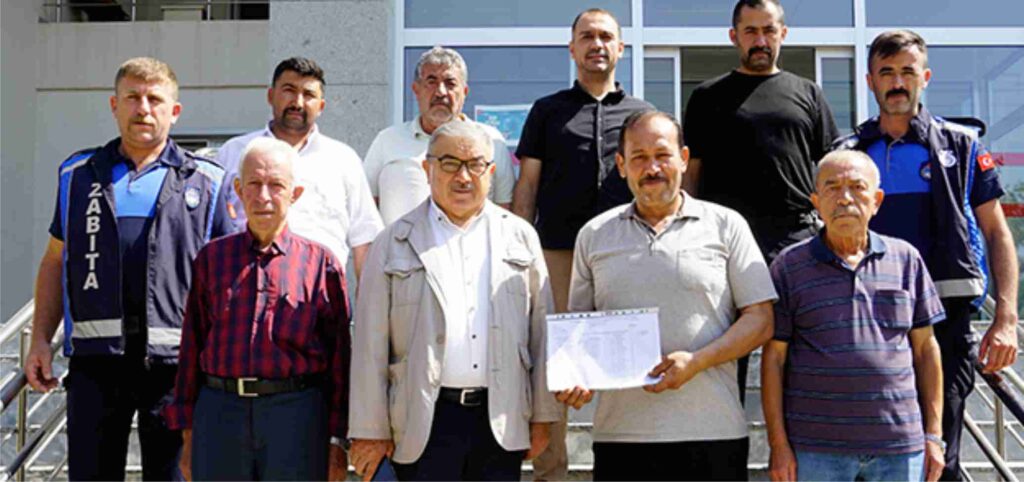 MHP ŞUHUT İLÇE BAŞKANI KÜRŞAT AĞDUK MAZBATASINI ALDI