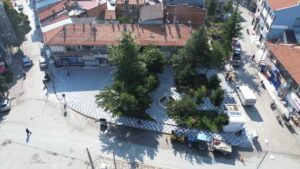 ŞUHUT’TA MEYDAN YENİLEME ÇALIŞMALARINDA SONA GELİNDİ