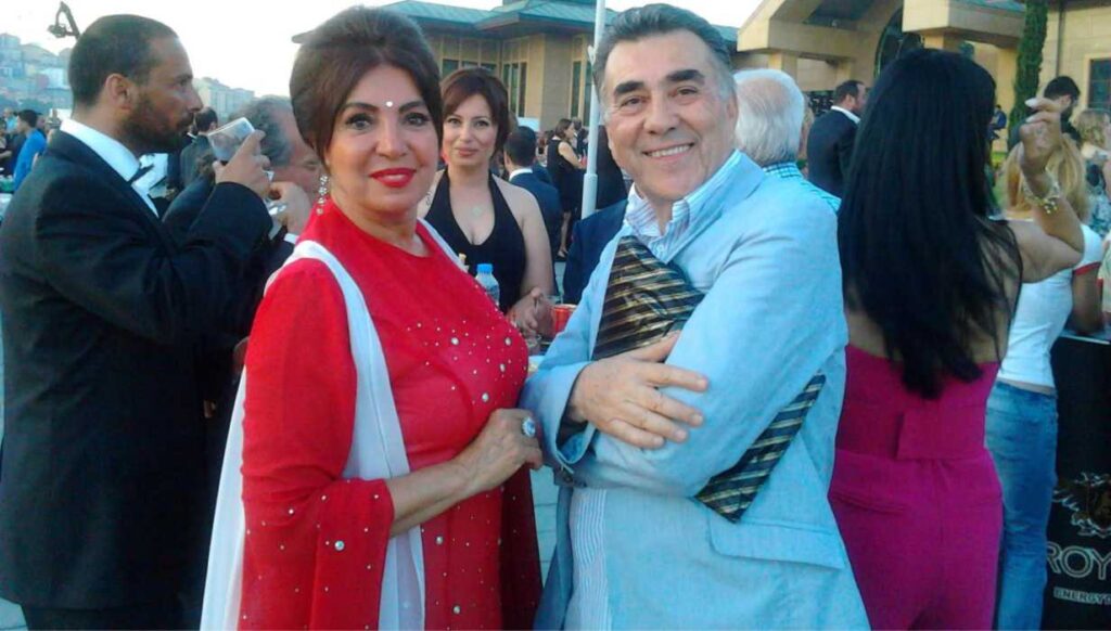 GİDENİN DE KALANIN DA GÖNLÜ HOŞ OLSUN – TARIK ÖZAŞKIN