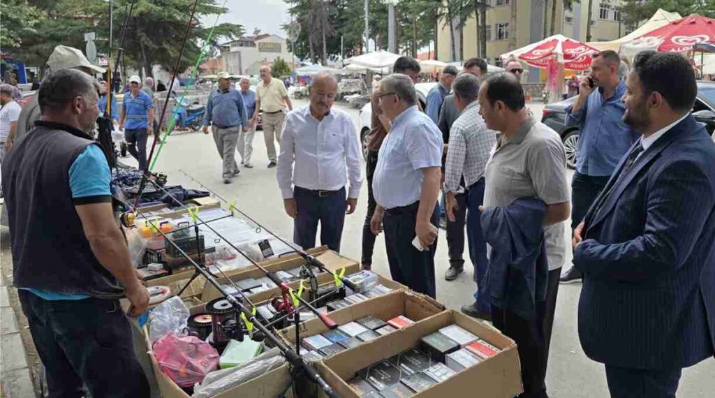 TAYTAK VE TEŞKİLAT YÖNETİCİLERİNDEN ŞUHUT ESNAFINA ZİYARET