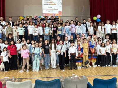 ŞUHUT’TA GENÇLİK YAZ KULÜBÜ KORO PERFORMANSIYLA SONA ERDİ