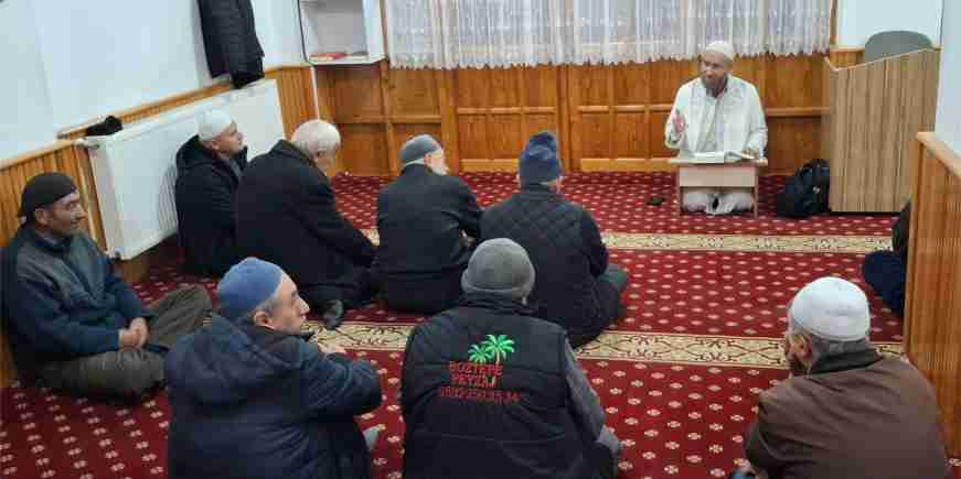 ŞUHUT’TA ‘ALLAH’A İHLASLA KULLUK’ KONULU SOHBET GERÇEKLEŞTİRİLDİ
